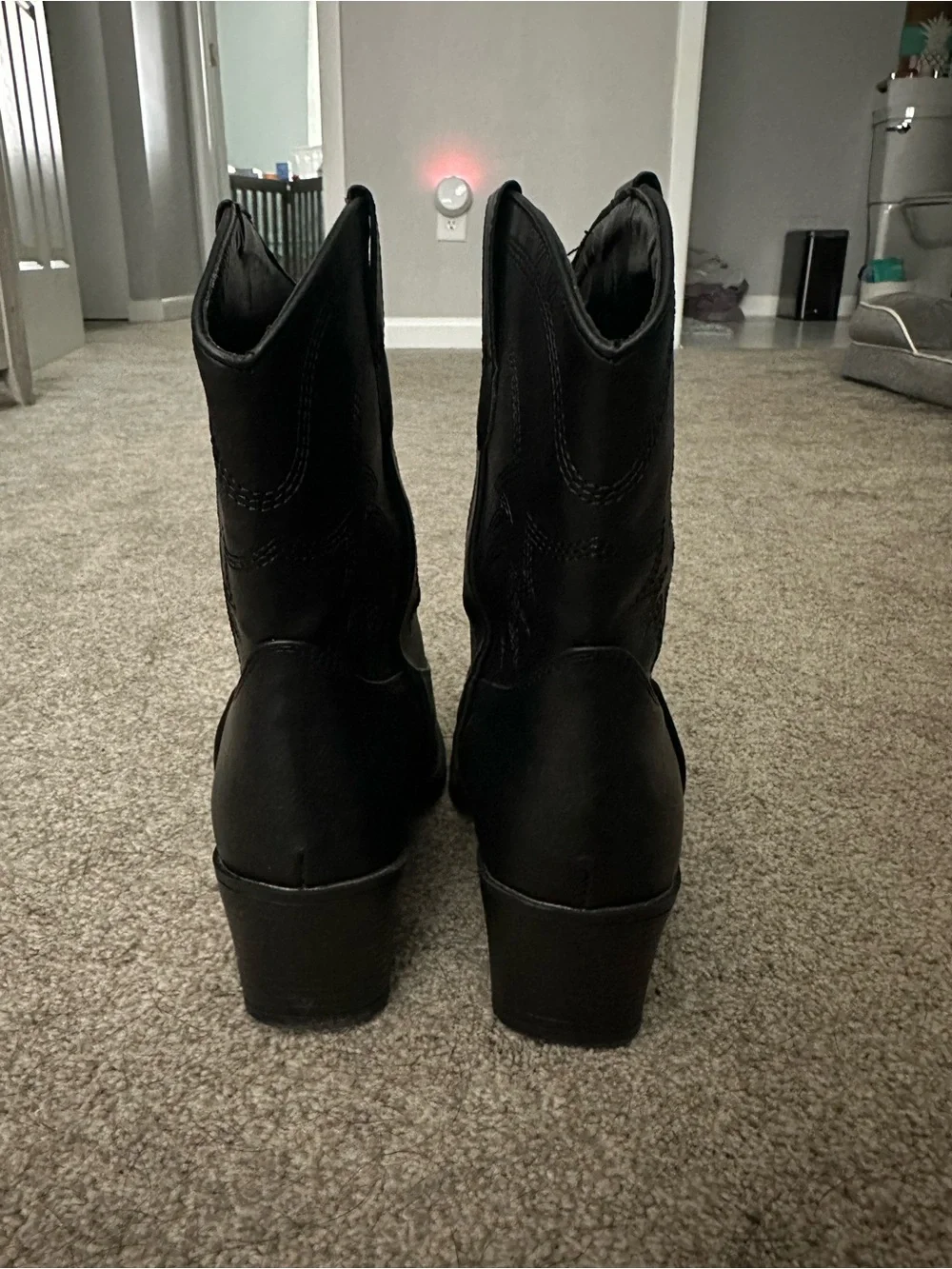 IXU black western